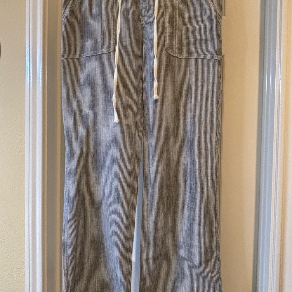 INC International Concepts Women’s Blue & White Pinstriped Pants (never worn)